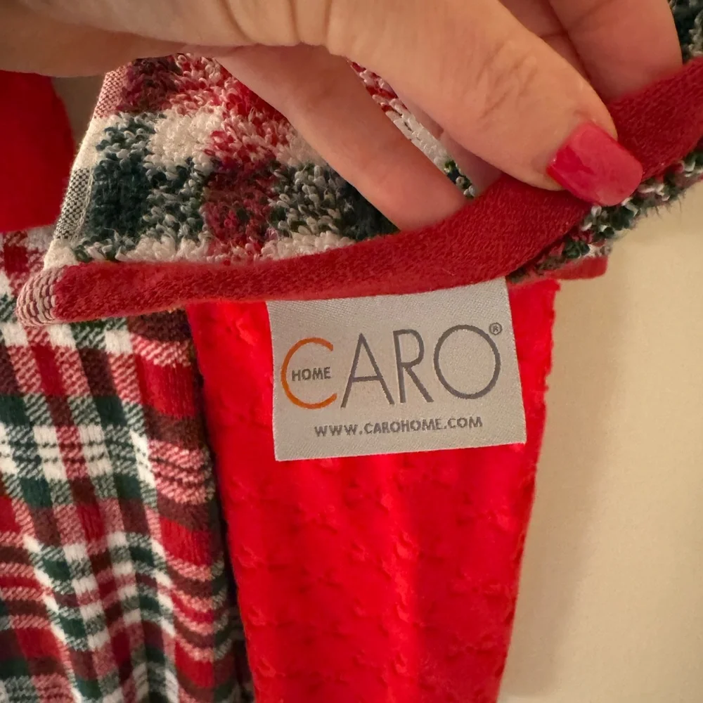 4 Christmas bath towels